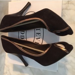 Steve Madden  Suede Peep-Toe pumps